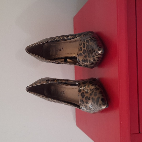 🌻 2/$30 Leopard Wet Seal Heels - Picture 3 of 5